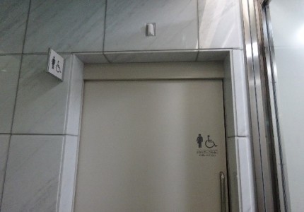身体障害者トイレの入り口