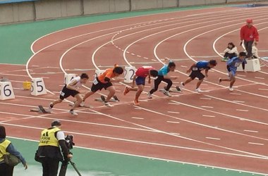 大会でのAさん（オレンジ色のシャツの選手）