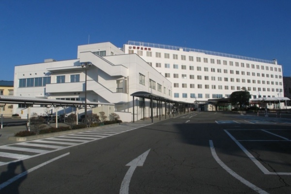 山梨厚生病院の建物外観の写真
