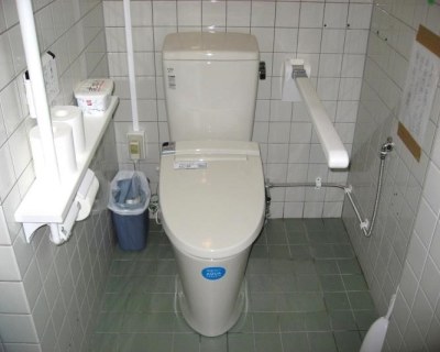 新たに設置した車いす対応洋式トイレの画像