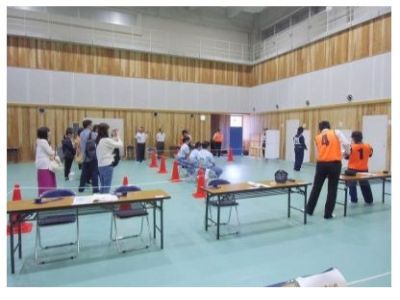 福岡大会における巡回警備競技議場面の