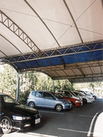 屋根付き障害者専用駐車場スペース