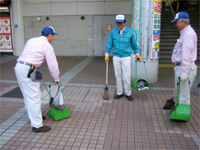 写真1　駅構内清掃（1）