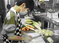 調理補助業務（野菜のカット）