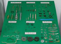京浜発條のばねの数々。大きさは米粒大から、大きくても10cm径ぐらいまで。小型・精密ばねの多品種・少量生産に定評がある。