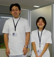 伊東久代さん(右)と石井崇之さん