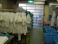 病院の職員が着用する白衣なども洗濯している