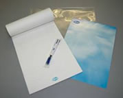 メモ用紙、ボールペン、クリアホルダーなど、客先への配布や営業マンの教育などに使用する梱包セットの例