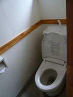 洋式に改装した営業所のトイレ
