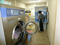 洗濯業務作業の様子2