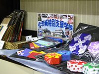 特別支援学校の生徒の作品を土産品として販売